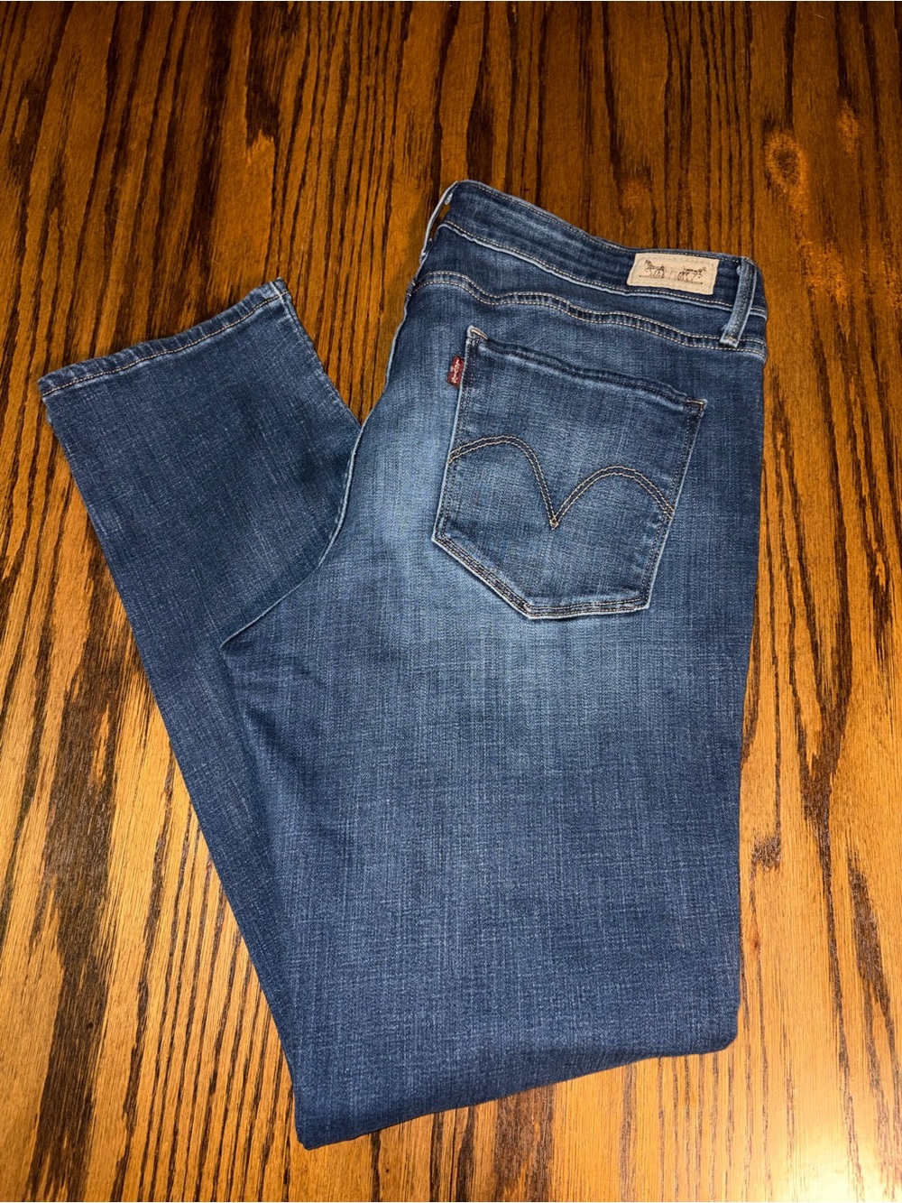 Levi’s mid rise skinny medium blue jeans size 16